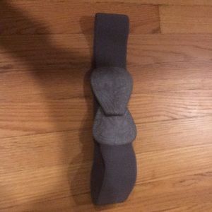 Anthropologie snakebite belt small gray